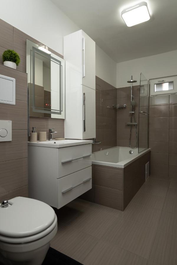 Smart Square With Free Parking Debrecen Exterior foto